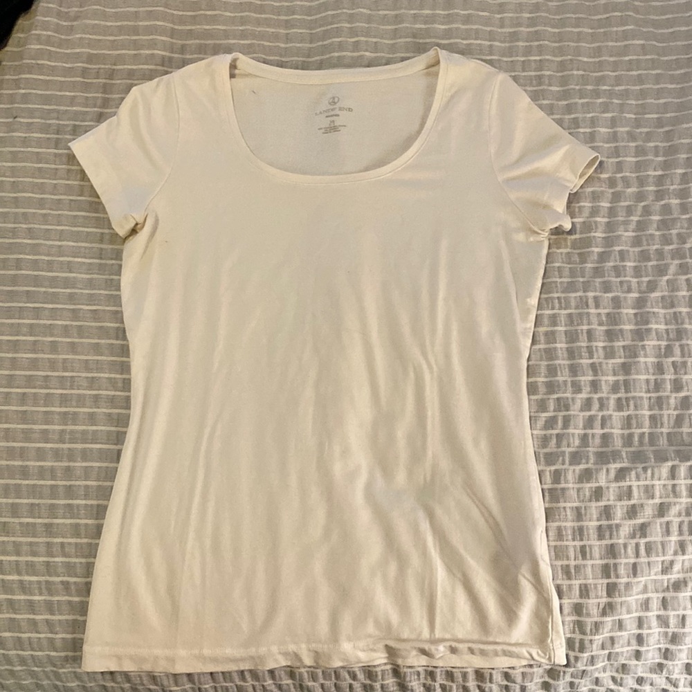 White t-shirt. Size XS 2-4